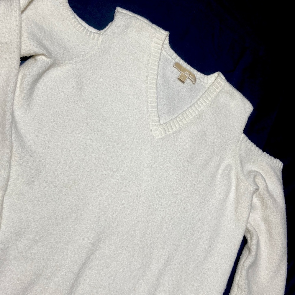 Michael KORS Cold Shoulder Sweater. Cream Color. Size Large. HI-LO Hem. - Picture 5 of 9